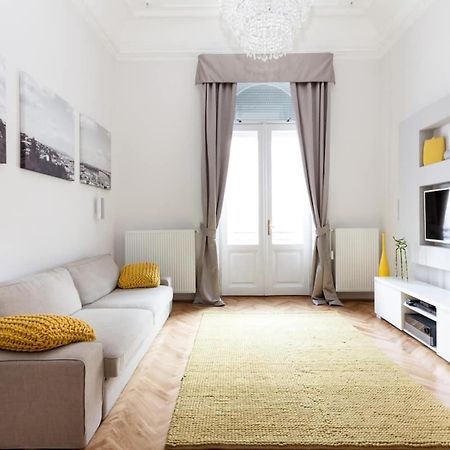 Bpr Sophisticated Astoria Suite With Balcony Budapest Luaran gambar