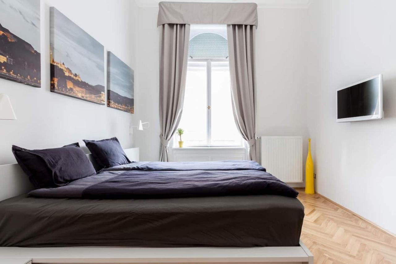 Bpr Sophisticated Astoria Suite With Balcony Budapest Luaran gambar