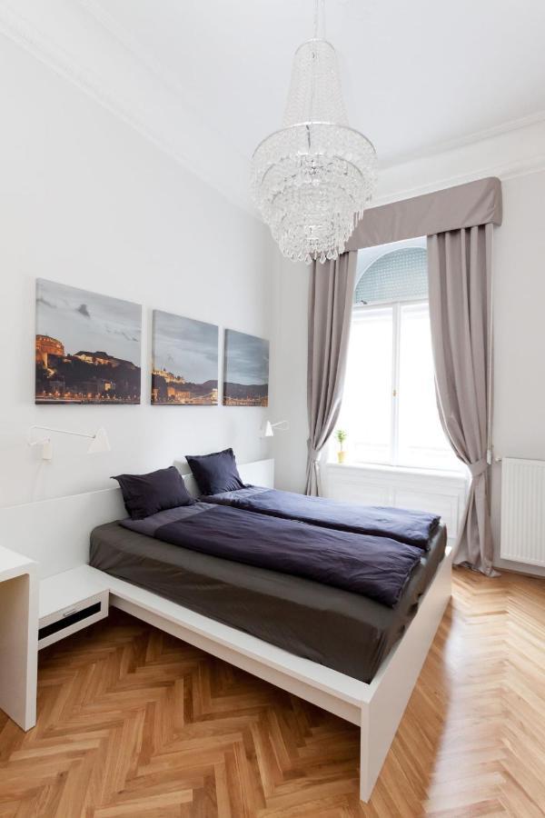 Bpr Sophisticated Astoria Suite With Balcony Budapest Luaran gambar