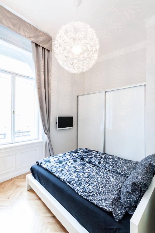 Bpr Sophisticated Astoria Suite With Balcony Budapest Luaran gambar